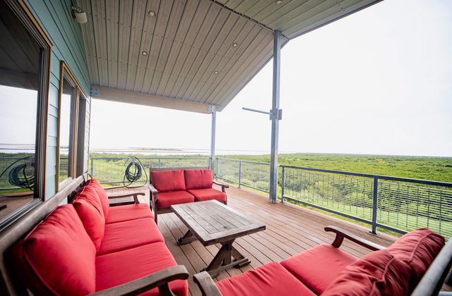 118 Hebert Ln, Grand Isle, LA 70358