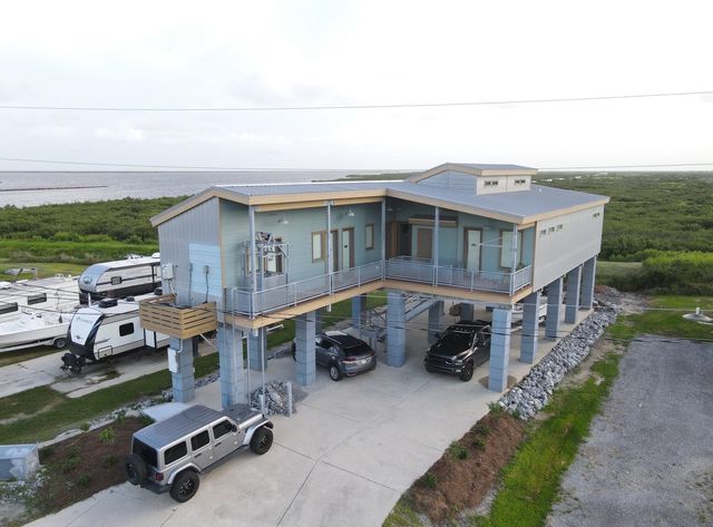 118 Hebert Ln, Grand Isle, LA 70358