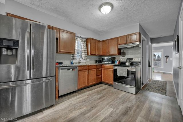 394 N Hawkins Avenue, Akron, OH 44313