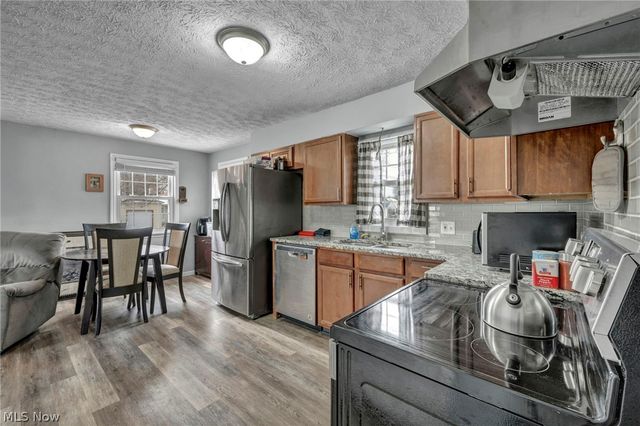 394 N Hawkins Avenue, Akron, OH 44313