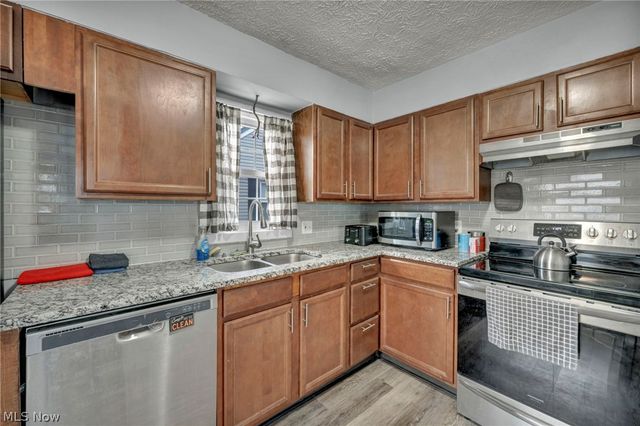 394 N Hawkins Avenue, Akron, OH 44313