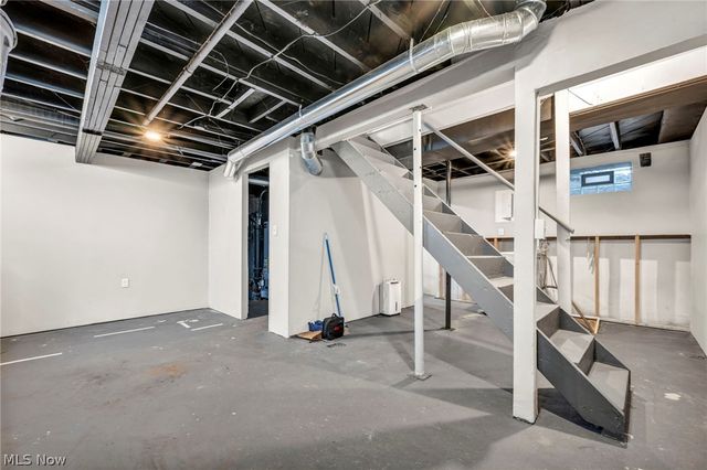 394 N Hawkins Avenue, Akron, OH 44313