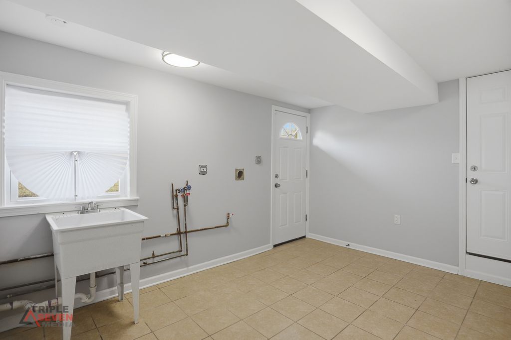 Image 27 of property listing at 5500 W 83rd Place, Burbank, IL 60459