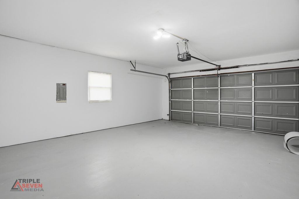 Image 29 of property listing at 5500 W 83rd Place, Burbank, IL 60459