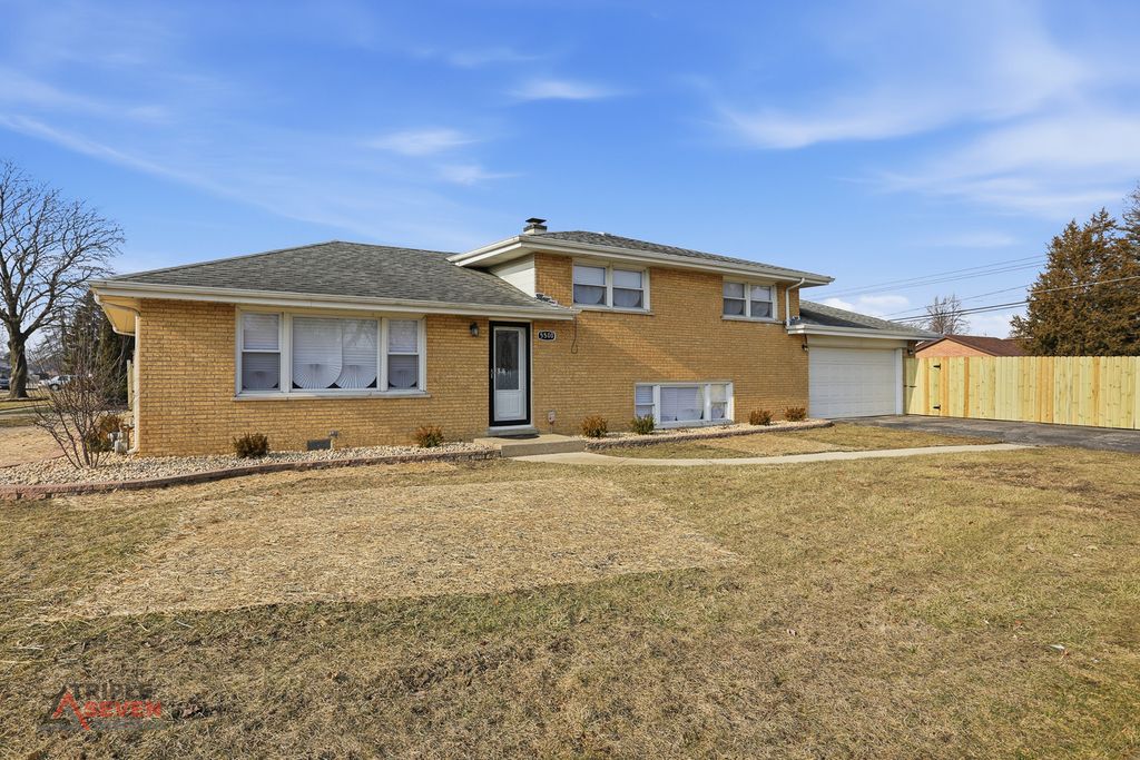 Image 31 of property listing at 5500 W 83rd Place, Burbank, IL 60459