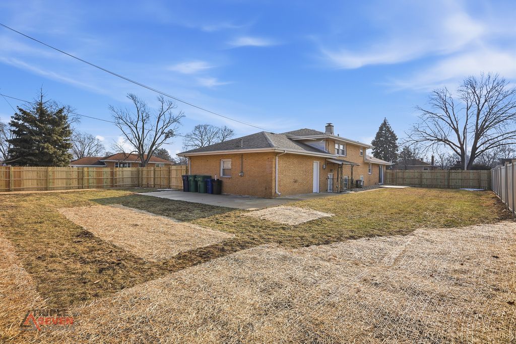 Image 33 of property listing at 5500 W 83rd Place, Burbank, IL 60459