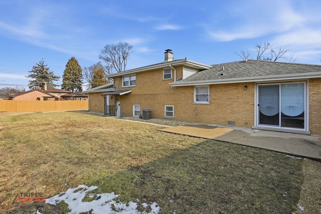 Image 35 of property listing at 5500 W 83rd Place, Burbank, IL 60459