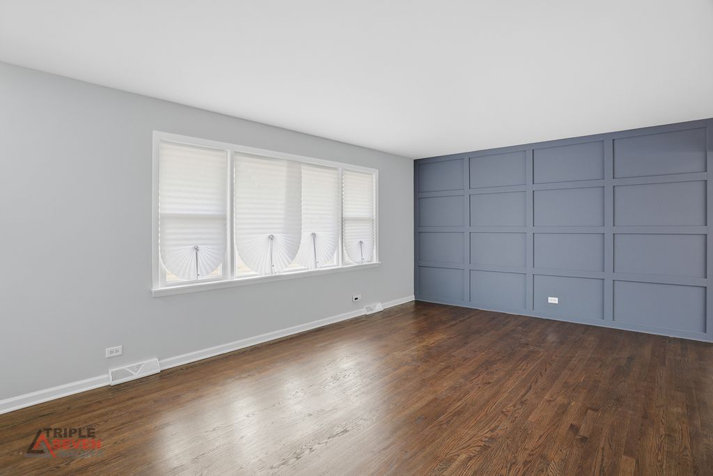 Image 6 of property listing at 5500 W 83rd Place, Burbank, IL 60459