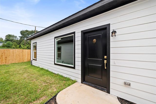 11553 Persimmon Street, Willis, TX 77318