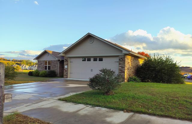 112 PeachTree Drive, Clarksville, AR 72830