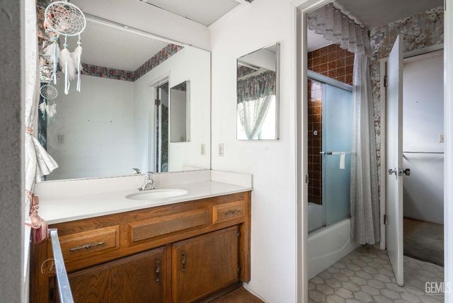 4165 Pinewood Lake Drive, Bakersfield, CA 93309