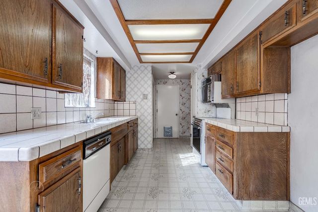 4165 Pinewood Lake Drive, Bakersfield, CA 93309