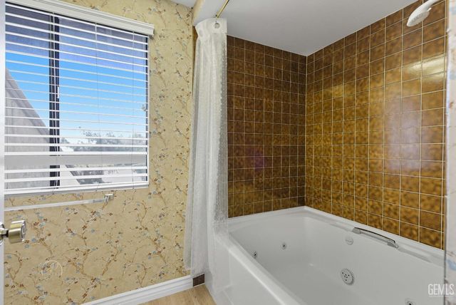 4165 Pinewood Lake Drive, Bakersfield, CA 93309