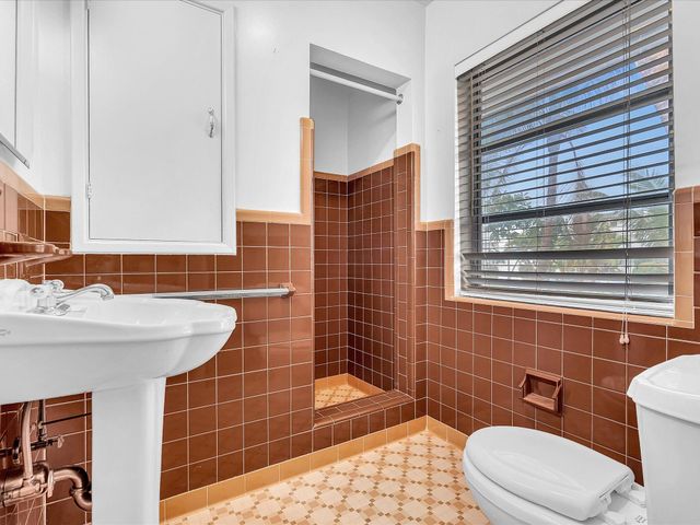 702 S RIVERSIDE Drive, Pompano Beach, FL 33062
