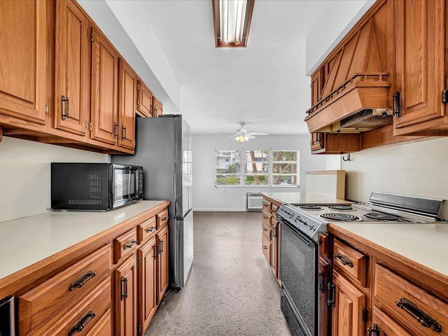 702 S RIVERSIDE Drive, Pompano Beach, FL 33062