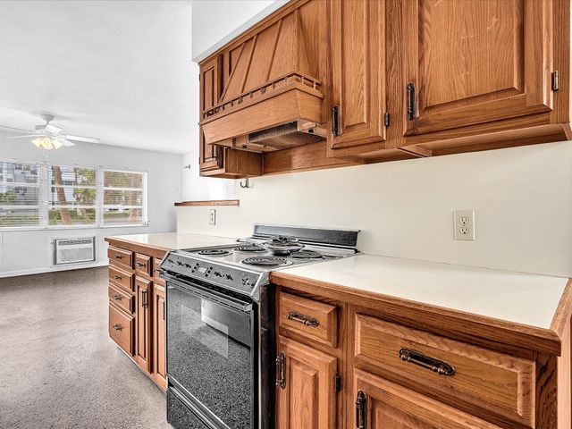 702 S RIVERSIDE Drive, Pompano Beach, FL 33062
