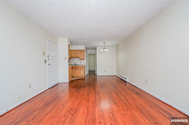 412 68th Street 17, Guttenberg, NJ 07093