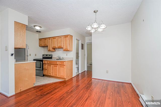 412 68th Street 17, Guttenberg, NJ 07093
