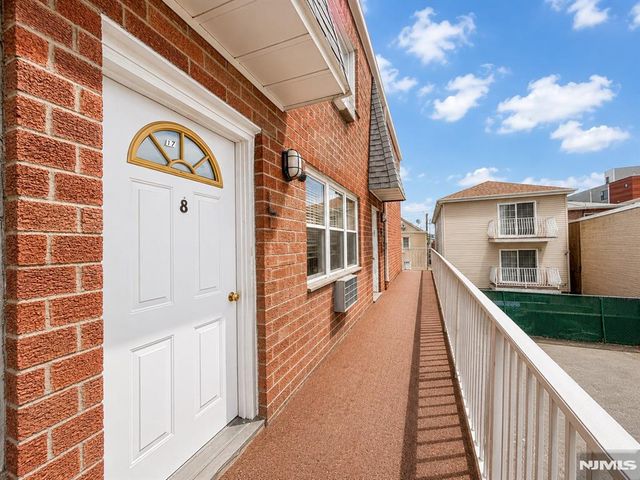 412 68th Street 17, Guttenberg, NJ 07093