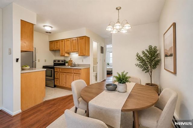 412 68th Street 17, Guttenberg, NJ 07093