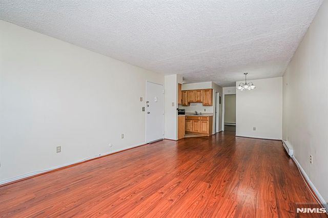 412 68th Street 17, Guttenberg, NJ 07093