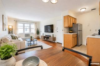 412 68th Street 17, Guttenberg, NJ 07093