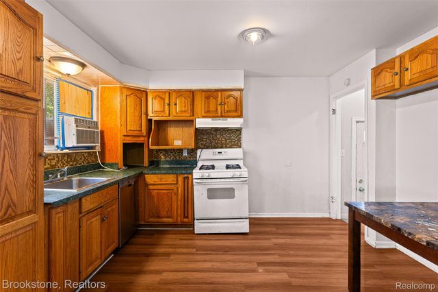 11252 Jewett Avenue, Warren, MI 48089