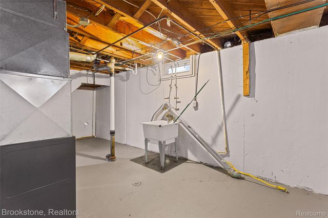 11252 Jewett Avenue, Warren, MI 48089