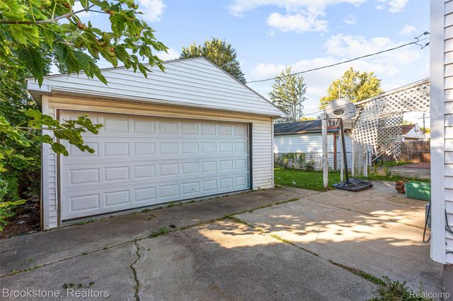 11252 Jewett Avenue, Warren, MI 48089