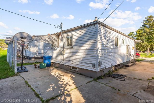 11252 Jewett Avenue, Warren, MI 48089