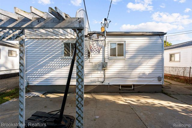 11252 Jewett Avenue, Warren, MI 48089