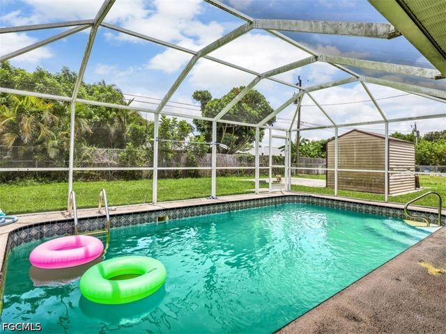 209 NE 9th CT, Cape Coral, FL 33909