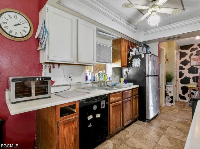 209 NE 9th CT, Cape Coral, FL 33909