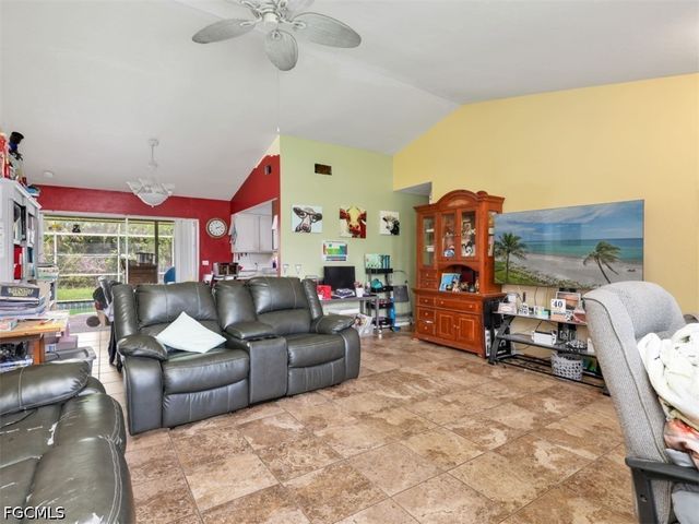 209 NE 9th CT, Cape Coral, FL 33909