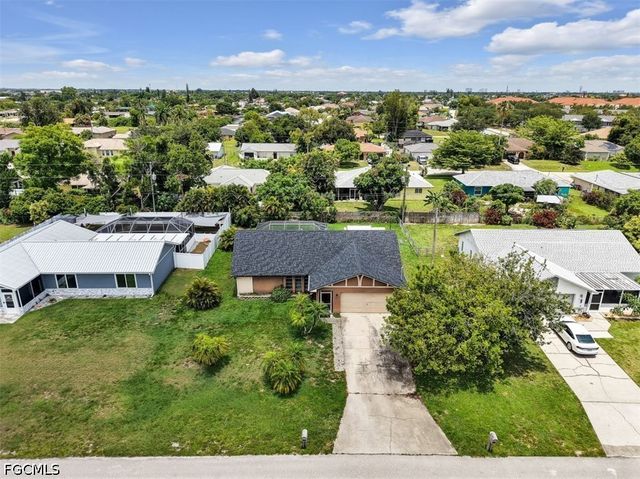 209 NE 9th CT, Cape Coral, FL 33909