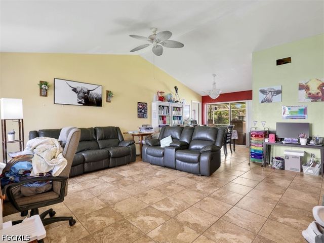 209 NE 9th CT, Cape Coral, FL 33909