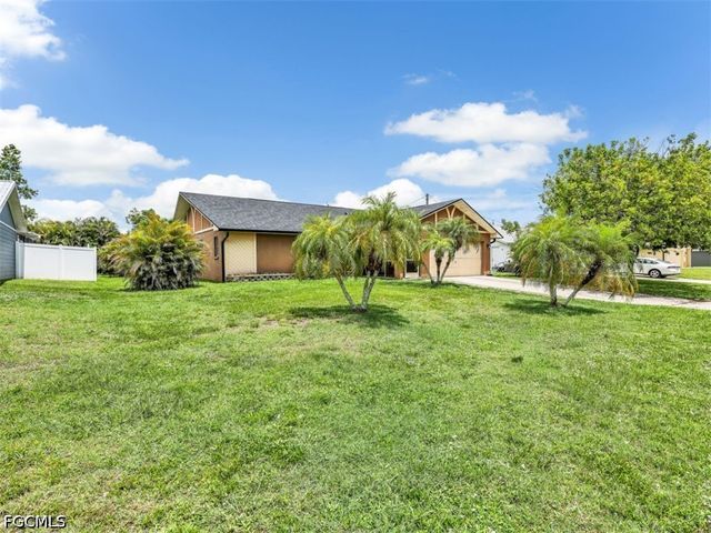 209 NE 9th CT, Cape Coral, FL 33909