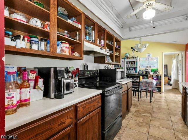 209 NE 9th CT, Cape Coral, FL 33909
