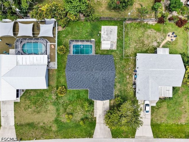 209 NE 9th CT, Cape Coral, FL 33909