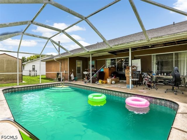 209 NE 9th CT, Cape Coral, FL 33909