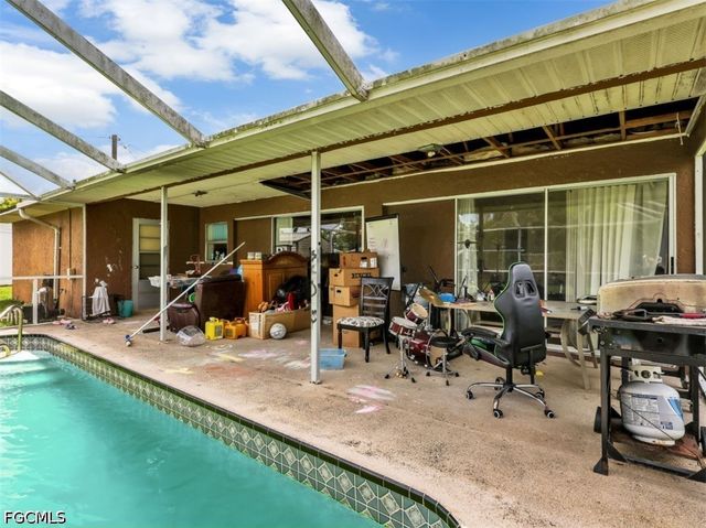 209 NE 9th CT, Cape Coral, FL 33909