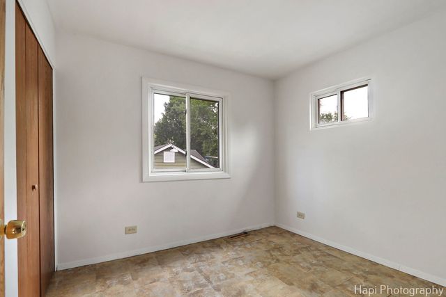 517 Grandview Drive, Round Lake Park, IL 60073