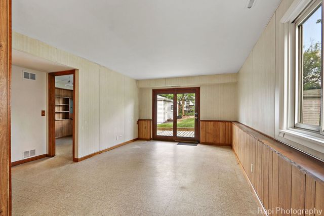 517 Grandview Drive, Round Lake Park, IL 60073