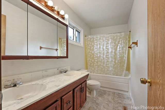 517 Grandview Drive, Round Lake Park, IL 60073