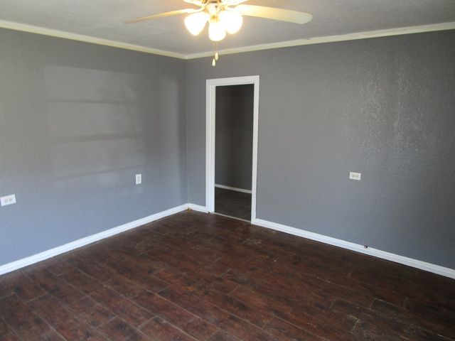 905 Wallis Avenue, Santa Anna, TX 76878