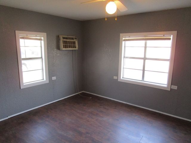 905 Wallis Avenue, Santa Anna, TX 76878