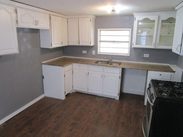 905 Wallis Avenue, Santa Anna, TX 76878