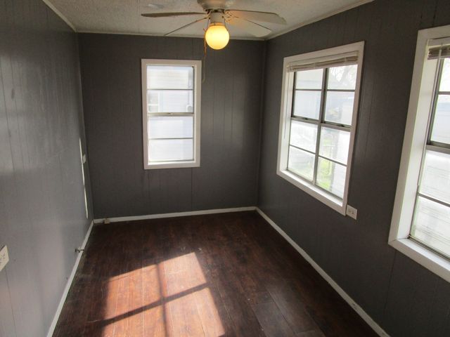 905 Wallis Avenue, Santa Anna, TX 76878