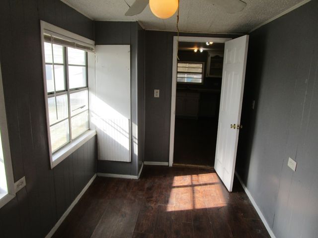 905 Wallis Avenue, Santa Anna, TX 76878