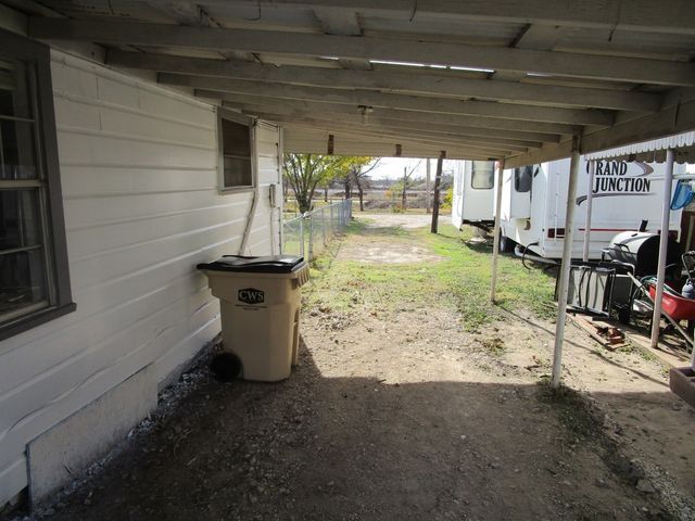 905 Wallis Avenue, Santa Anna, TX 76878